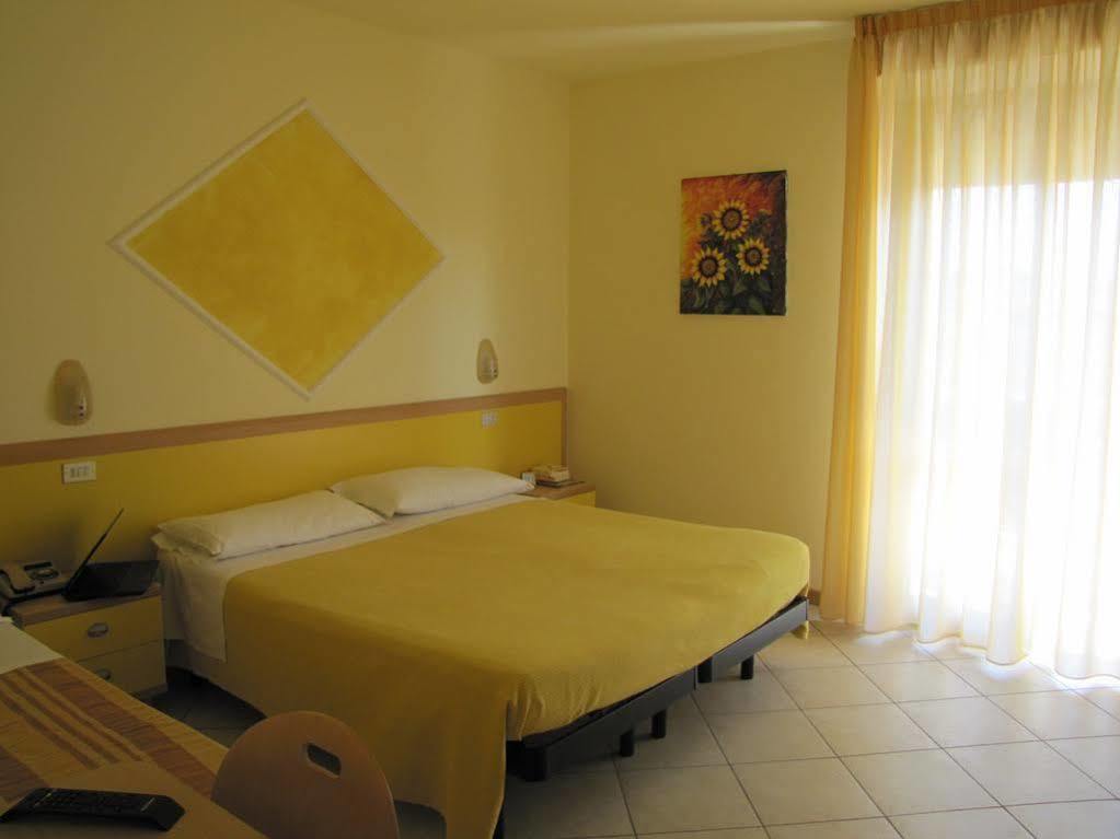 Hotel Etna Riccione Exterior foto